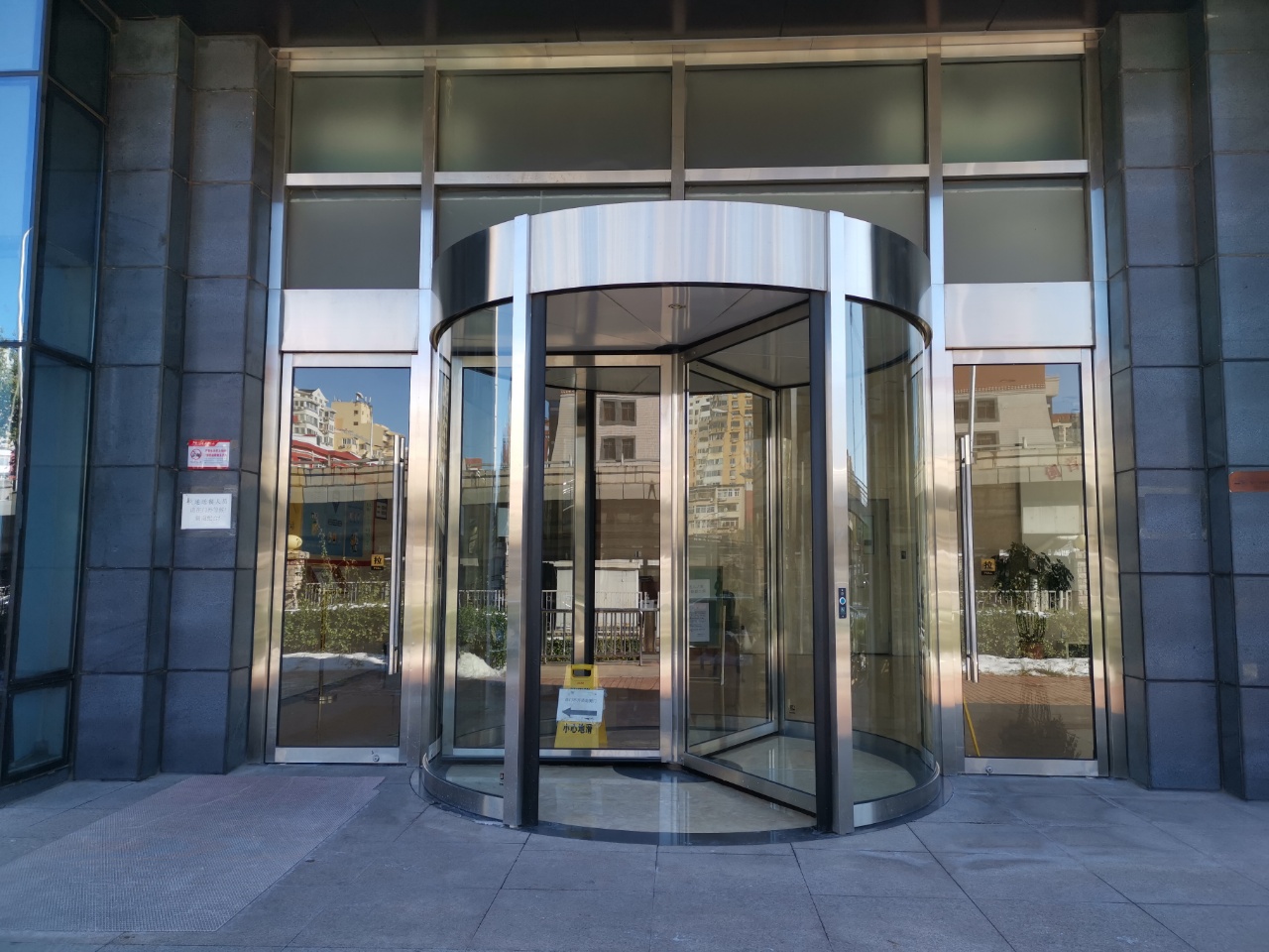 首华大厦实拍图2